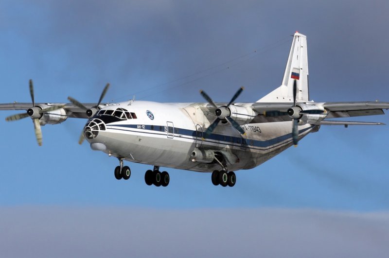 Самолет АН 12