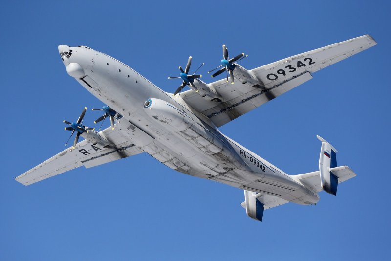 АН-22 военно-транспортный самолёт