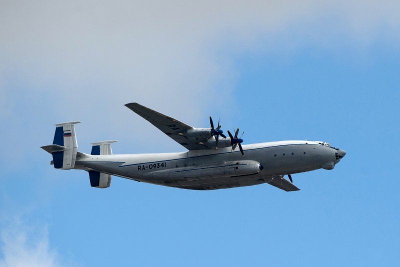 Турбовинтовой самолет АН-12