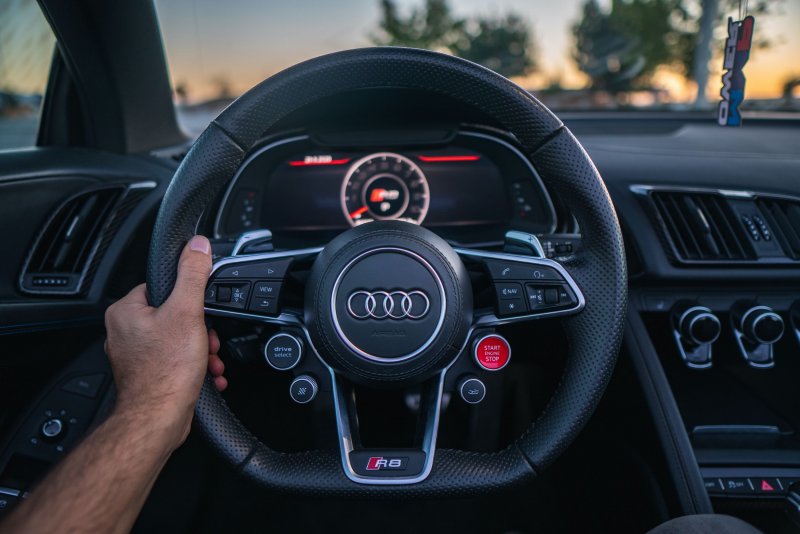 Audi TT r8 v10 салон