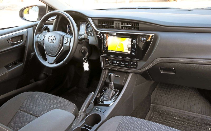 Toyota Corolla 2017 салон