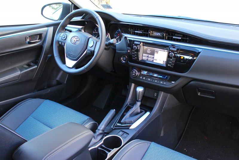 Toyota Corolla 2015 салон
