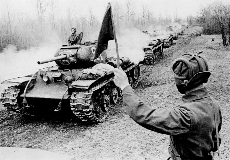 Танк кв-1 в бою