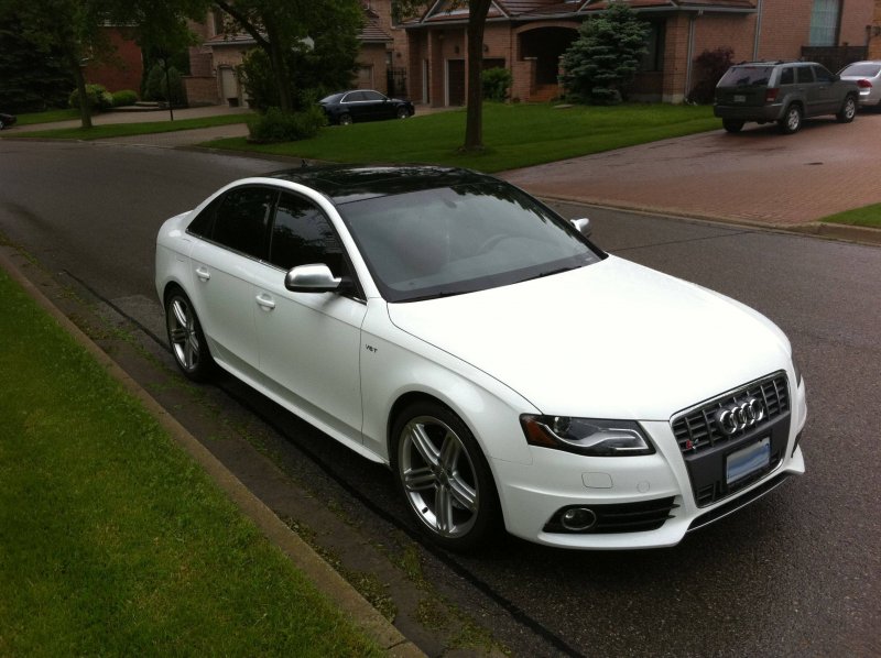Audi a4 b8 белая с черной крышей
