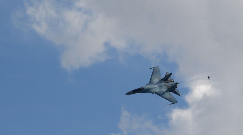 Су-27 перехватил самолет-разведчик