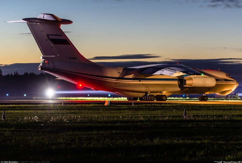 Il-76md фото ночью
