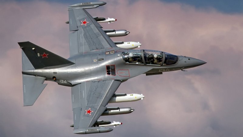 Як 130 боевой самолет