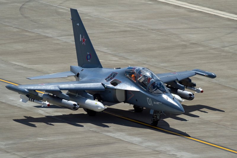 Учебно-боевой самолет як-130