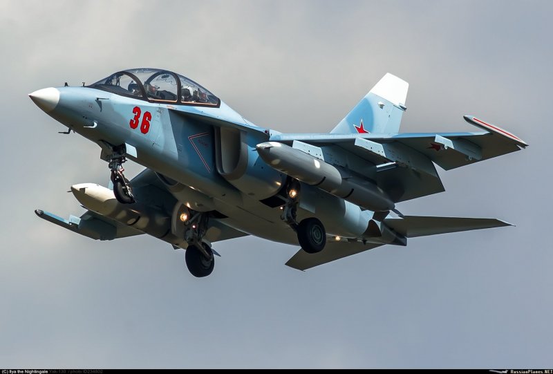 Учебный самолет як 130