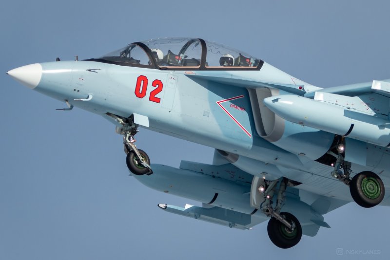 Учебный самолет як 130