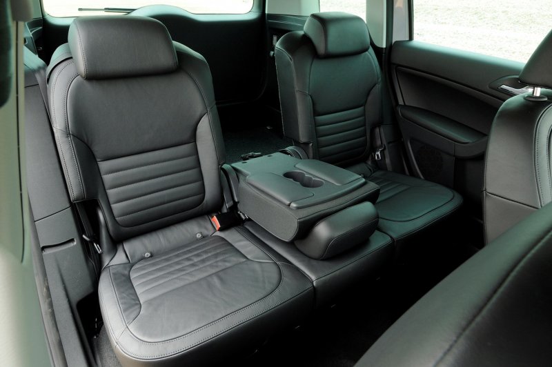 Skoda Yeti салон сзади