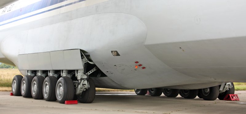 АН-124 колёса шасси