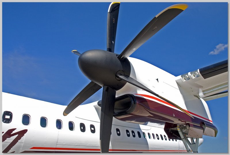 Бомбардье q400 сзади