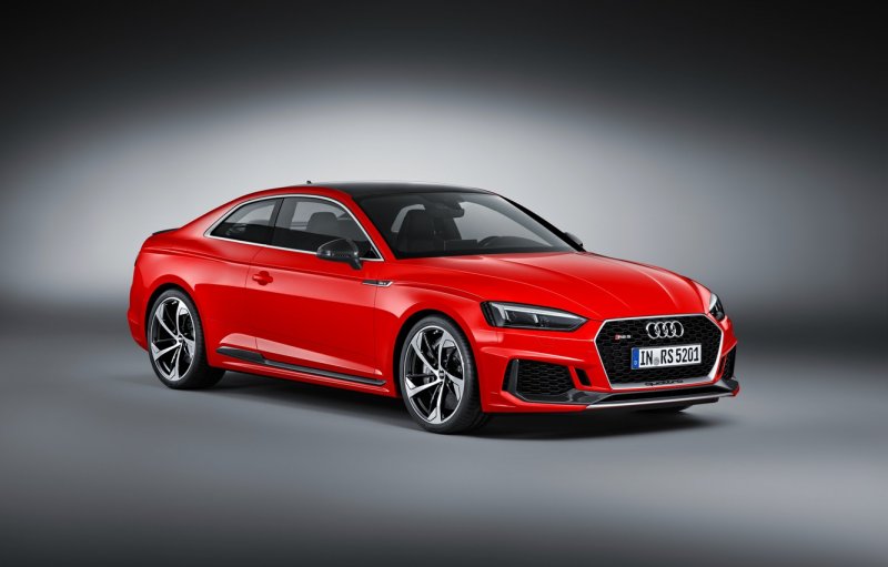 Audi rs5 красная