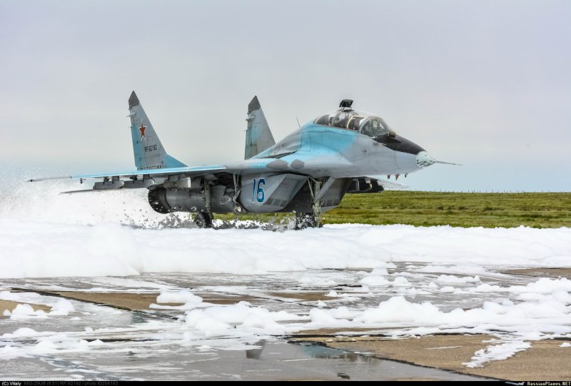 Военный самолет в воздухе