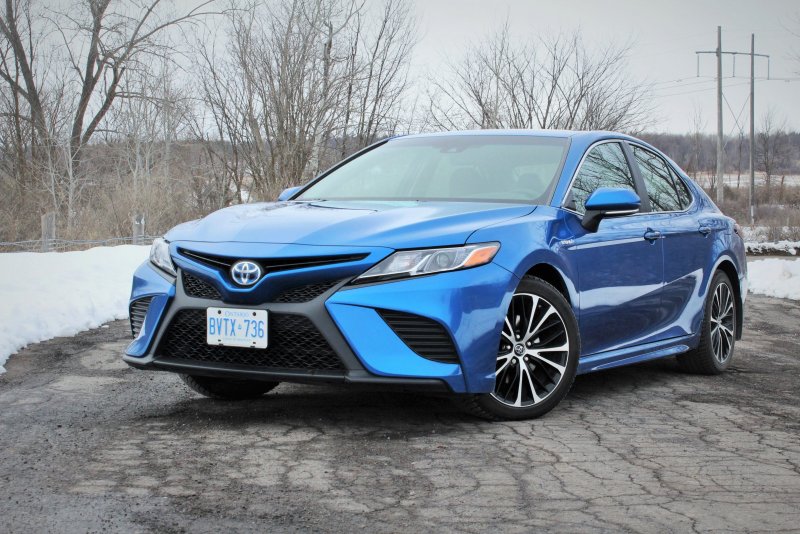 Toyota Camry 2018 Blue