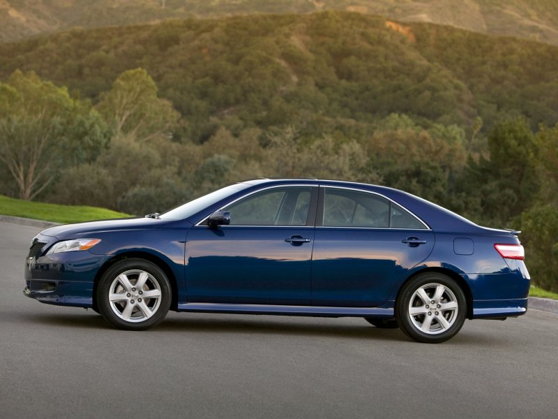 Toyota Camry синяя