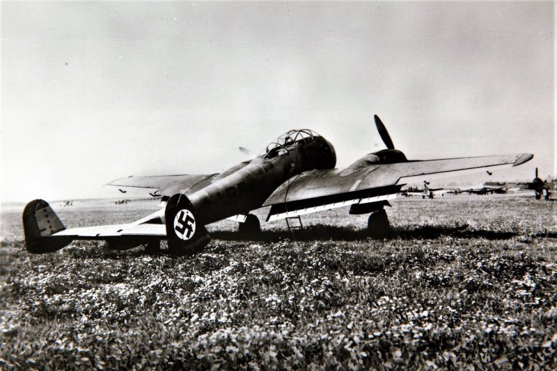 Me 210