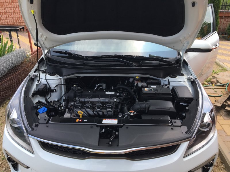 Kia Rio 4 подкапотное пространство