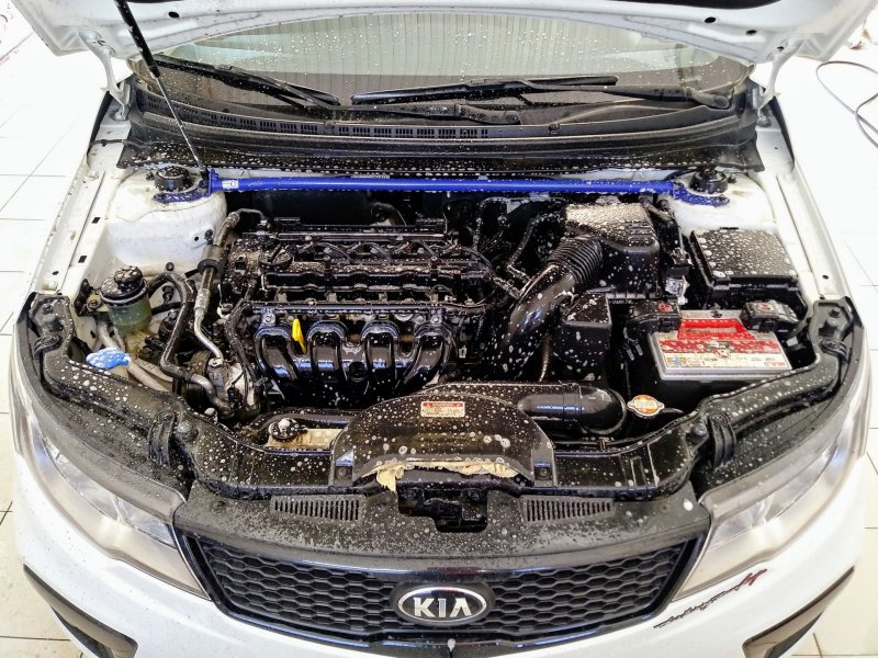 Kia Rio подкапотное пространство