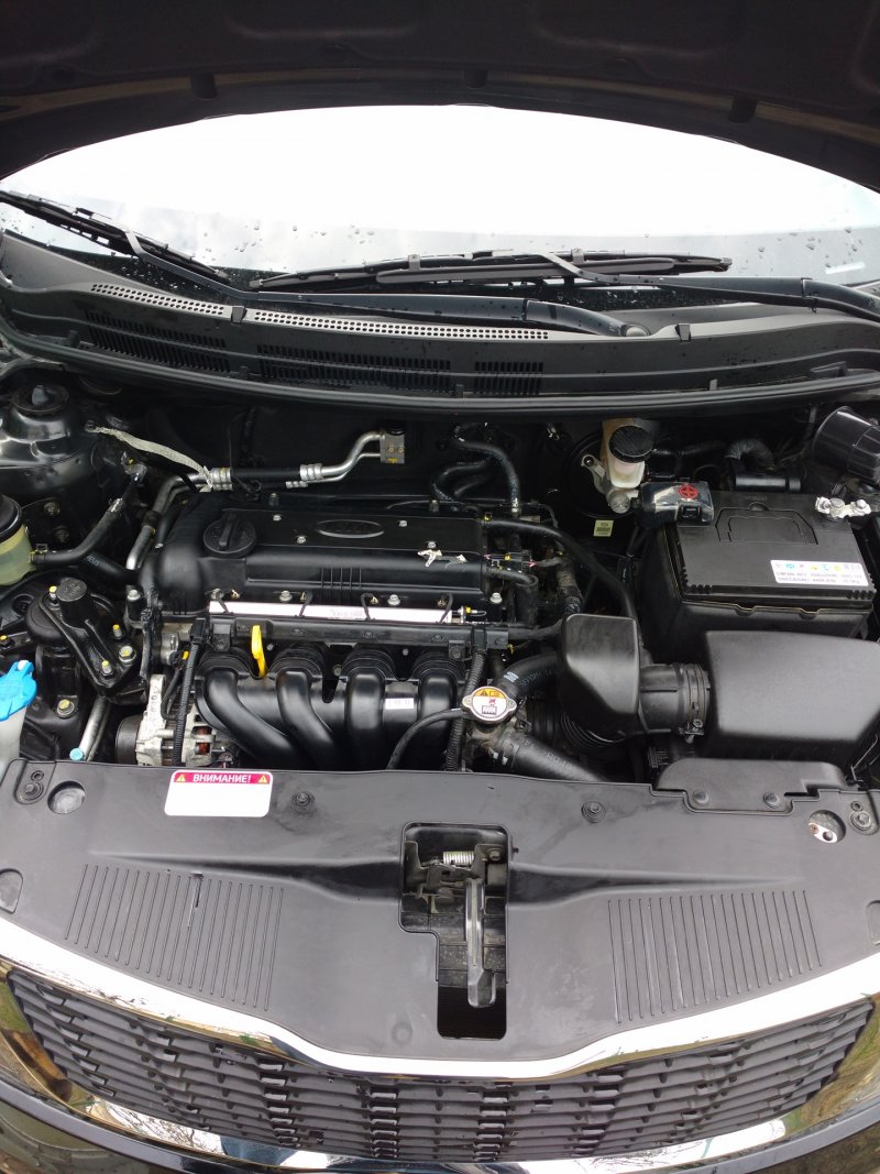 Kia Rio 1 подкапотное пространство