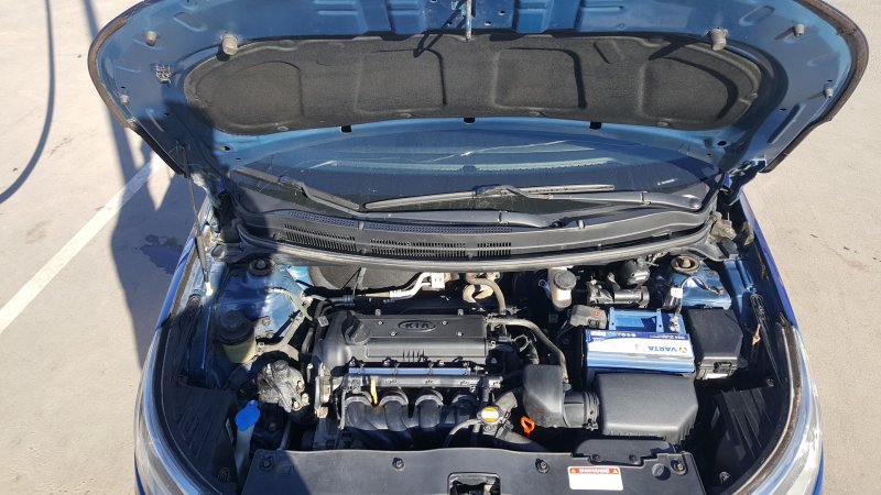 Kia Rio подкапотное пространство