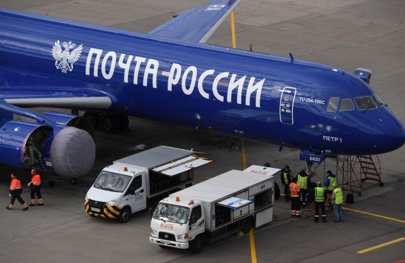 Самолет почта России ту-204