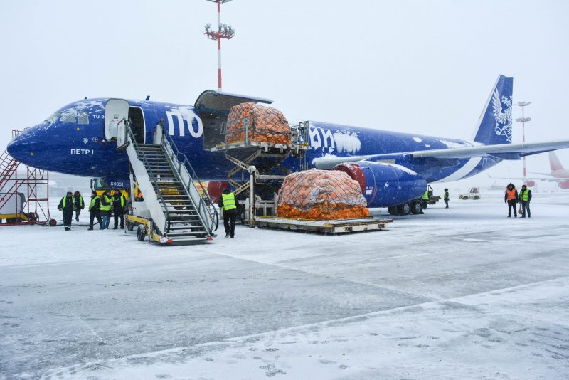 Самолет почта России ту-204