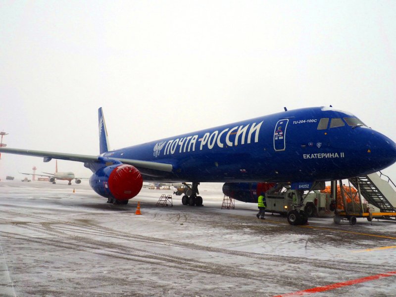 Ту-204 почты России Петр 1