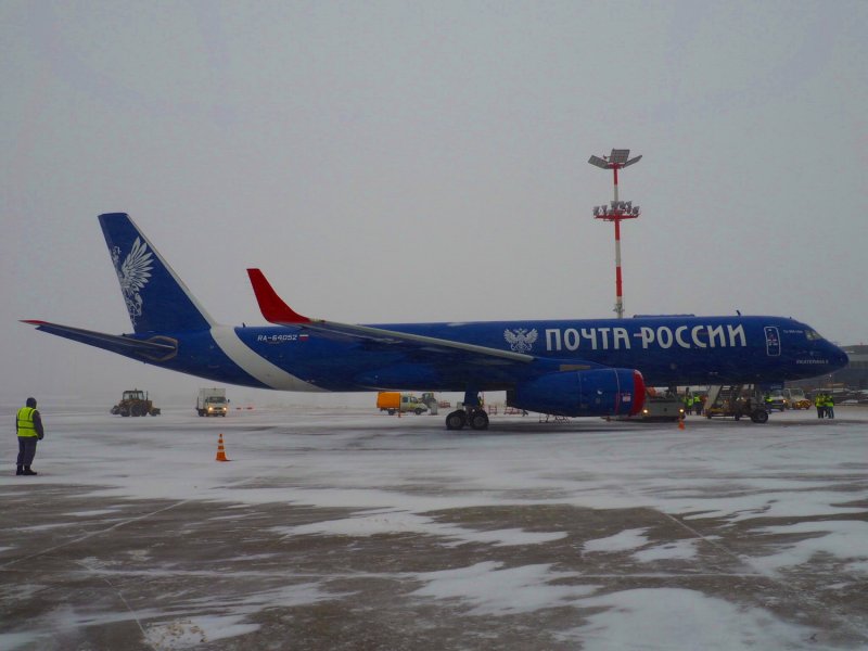 Самолет почта России ту-204