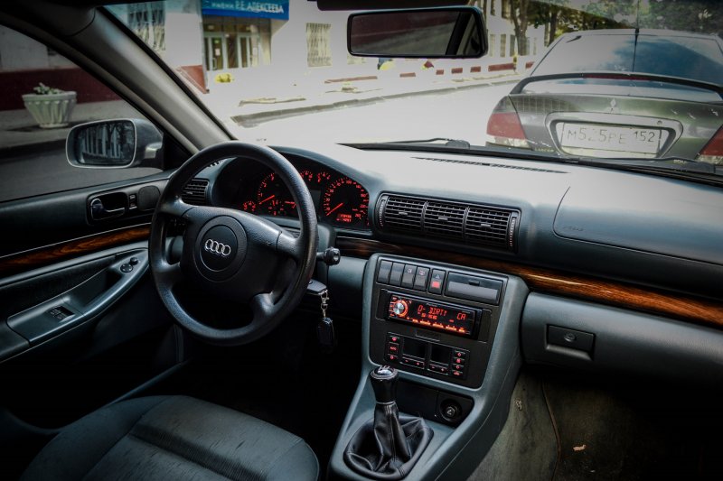 Audi a4 1997 зеленый металлик 17 диски