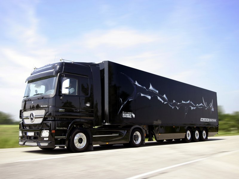 Mercedes Actros Black