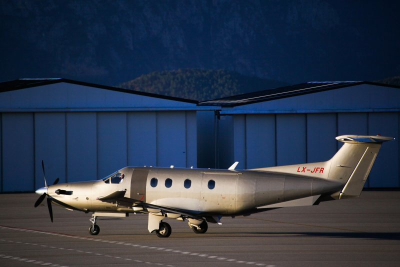 Pilatus PS-12 борт g-flxi