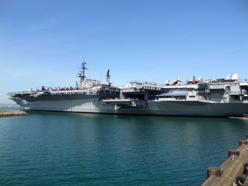Midway авианосец