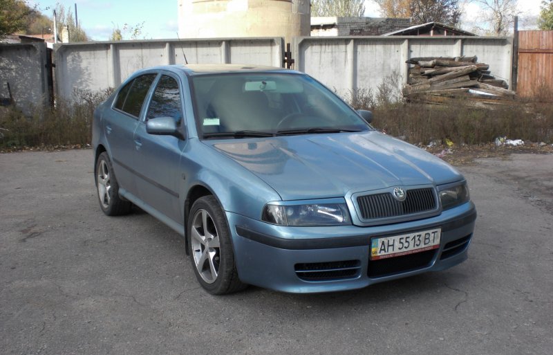 Škoda Octavia Tour a4 серо-голубая