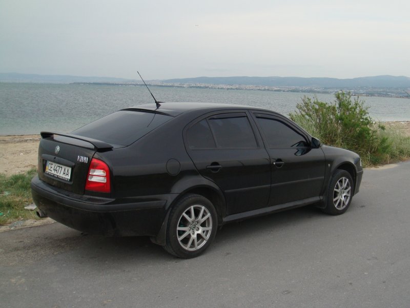 Skoda Octavia Tour RS черная