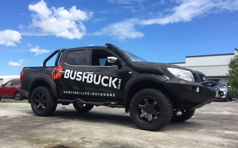Nissan np300 m/t Tyre