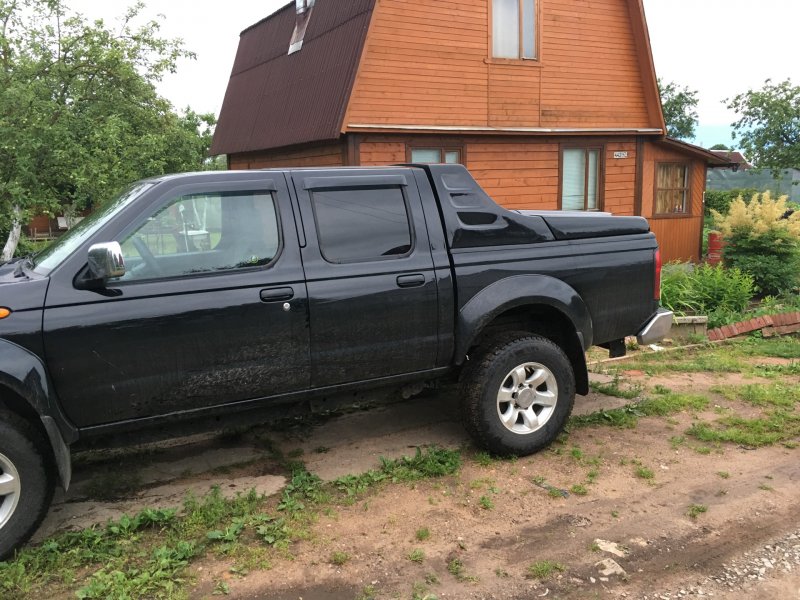 Nissan np300 с кунгом