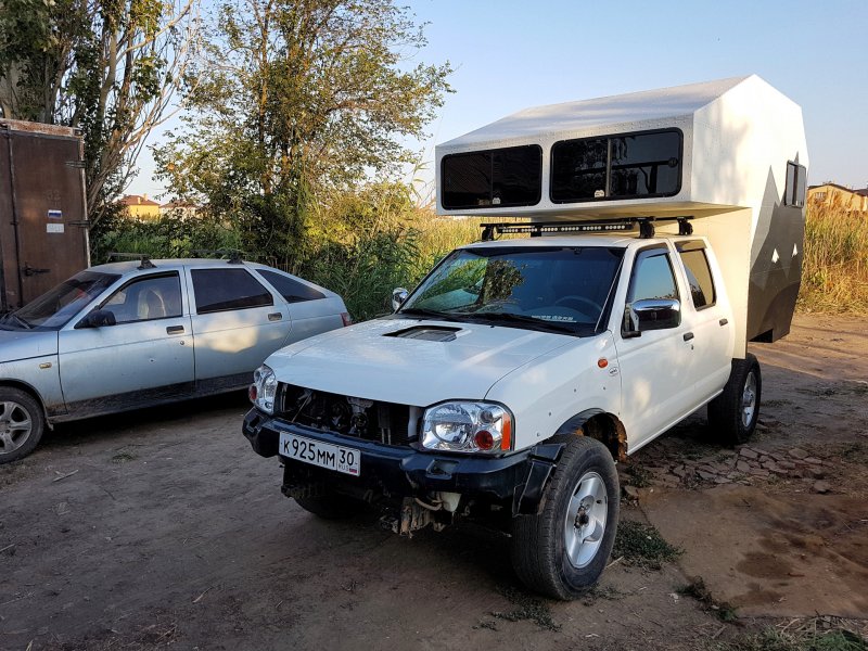 Nissan np300 Camper