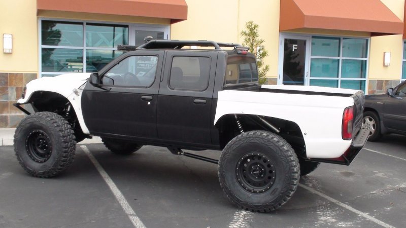 Nissan np300 на больших колесах