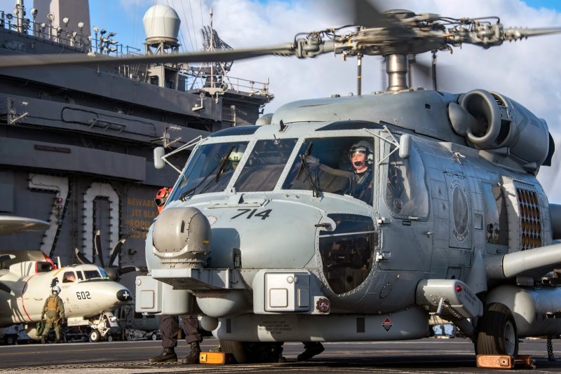 Вертолёт MH-60s с пулеметом