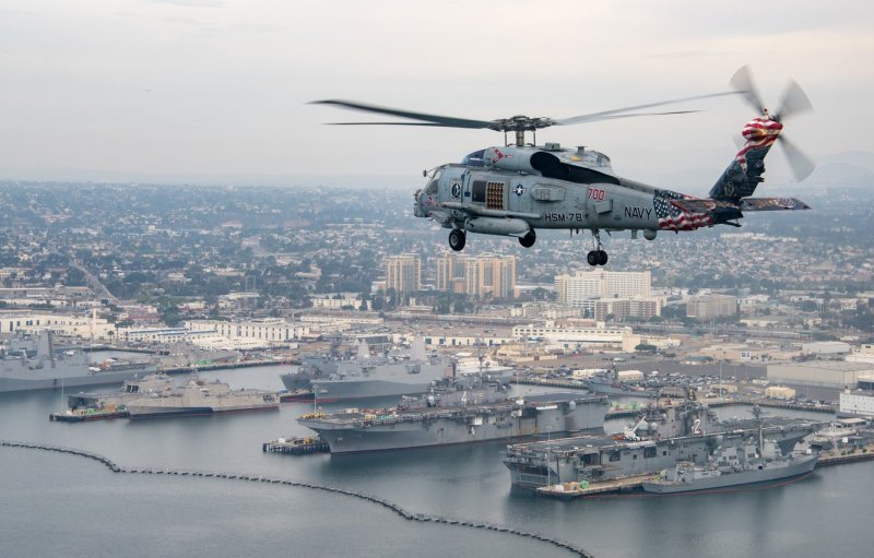 Вертолет MH-60s морской Сокол