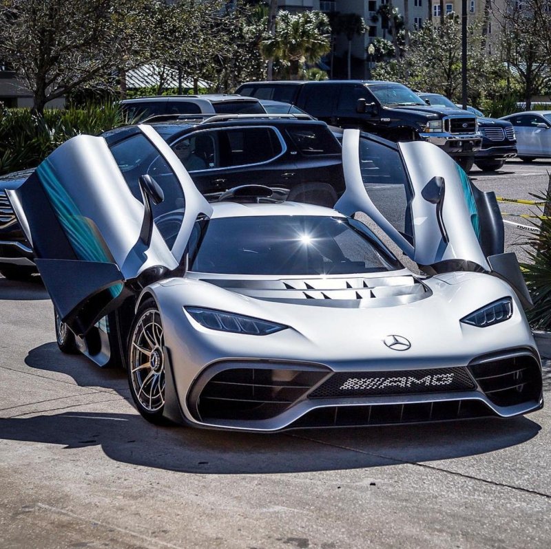 Спорткар Мерседес AMG