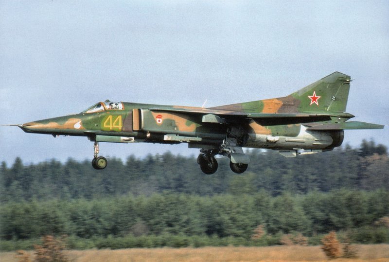 Самолет миг-27м
