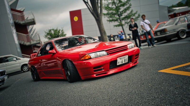 Nissan Skyline r34 и r32