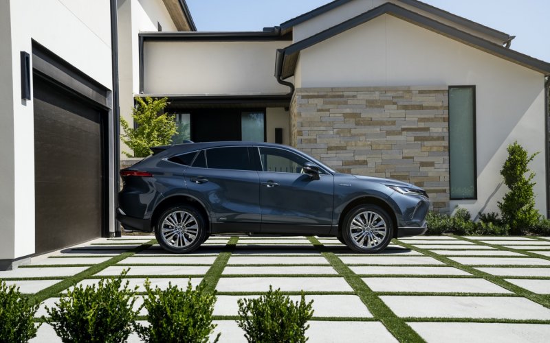 Toyota Harrier Venza 2020