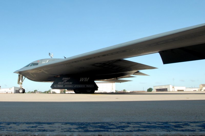 B-2 Spirit: стелс-бомбардировщик самолёты