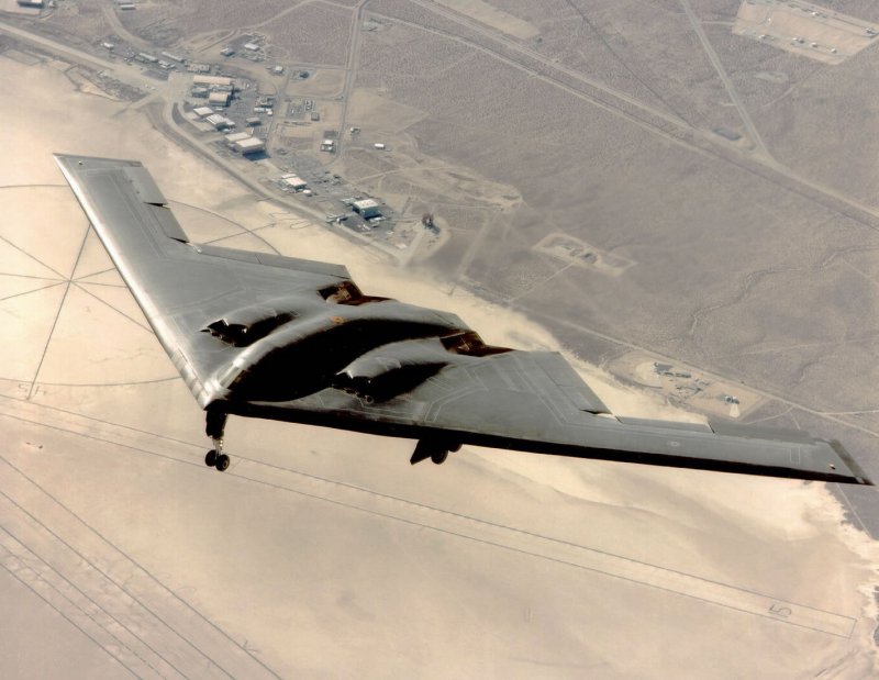 Стелс-бомбардировщик b-2