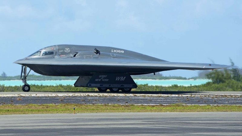Бомбардировщика-невидимки ВВС США B-2 Spirit