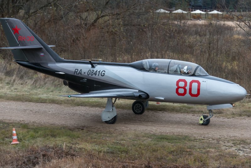 Як-32 самолет
